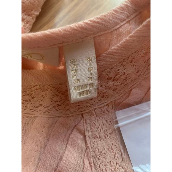 Logo Lavish women’s blouse, peach size medium NWT - Picture 3 of 6